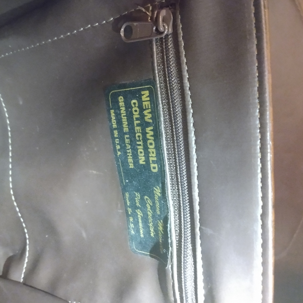 New World Collection leather bag. - Picture 4 of 5